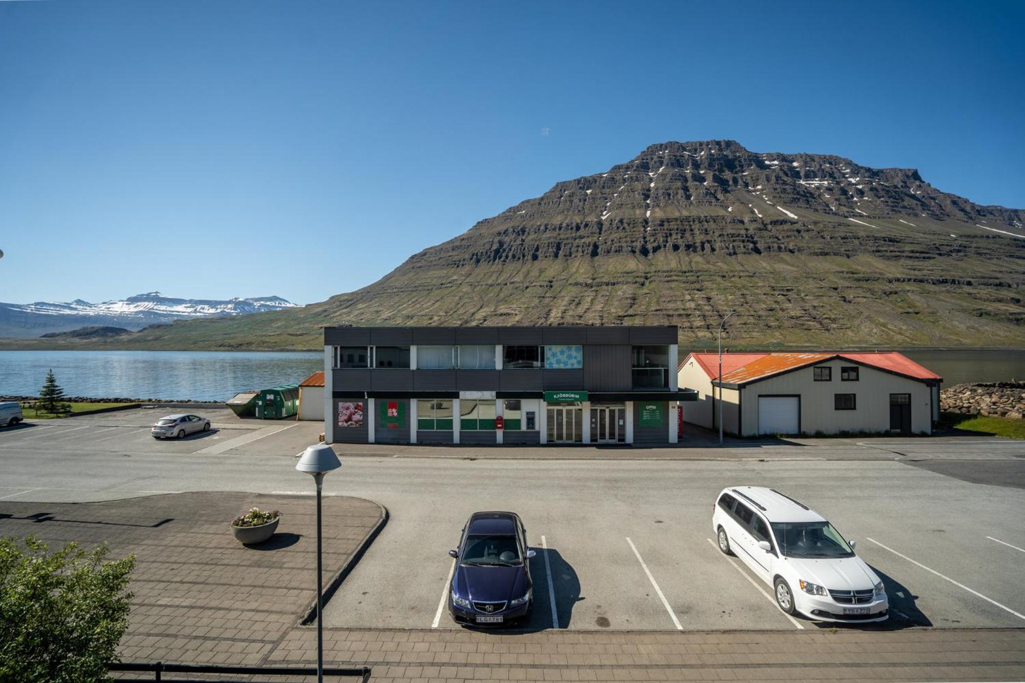Hotel Eskifjörður Exteriör bild