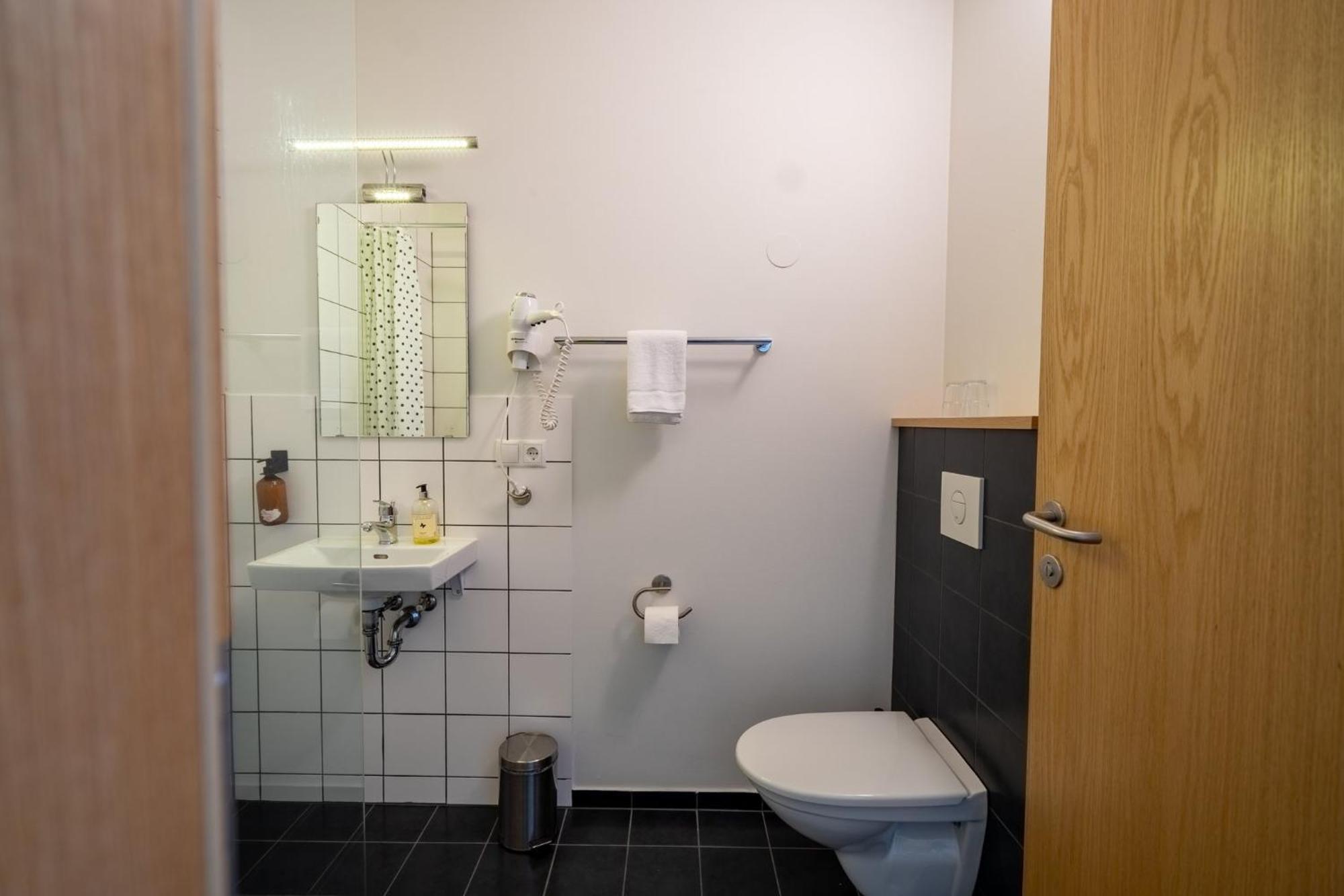 Hotel Eskifjörður Exteriör bild