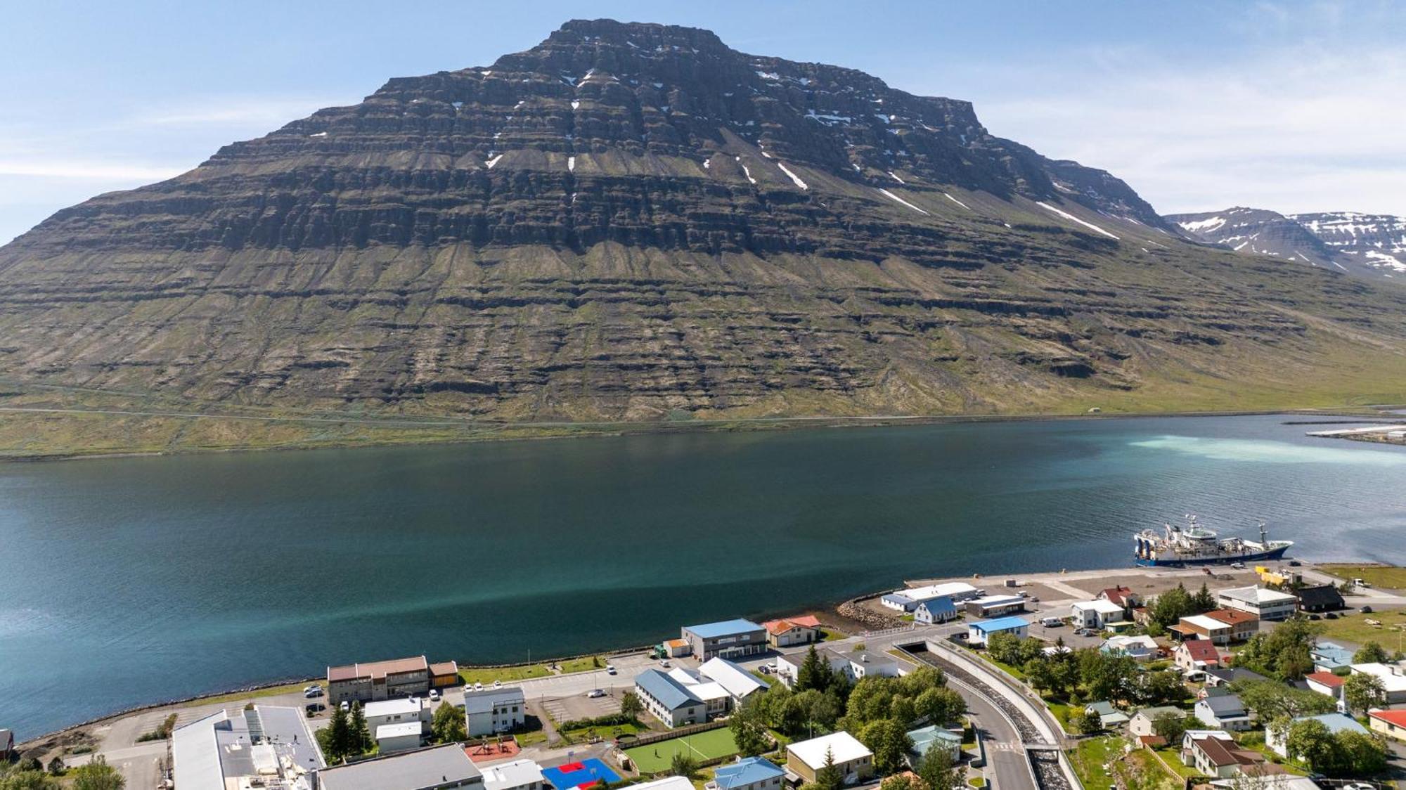 Hotel Eskifjörður Exteriör bild