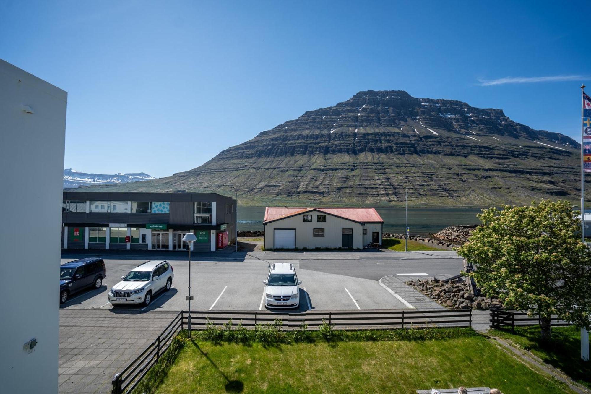 Hotel Eskifjörður Exteriör bild