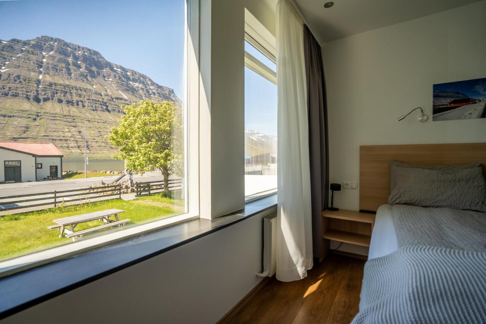 Hotel Eskifjörður Exteriör bild
