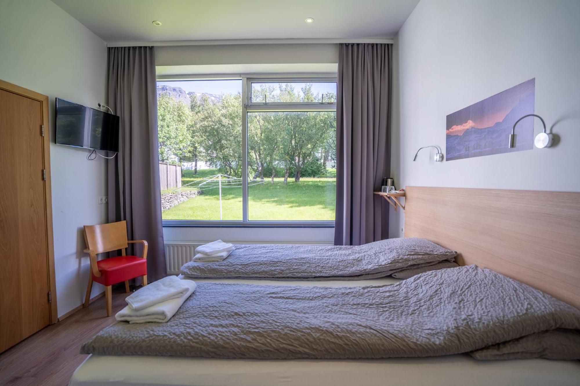Hotel Eskifjörður Exteriör bild