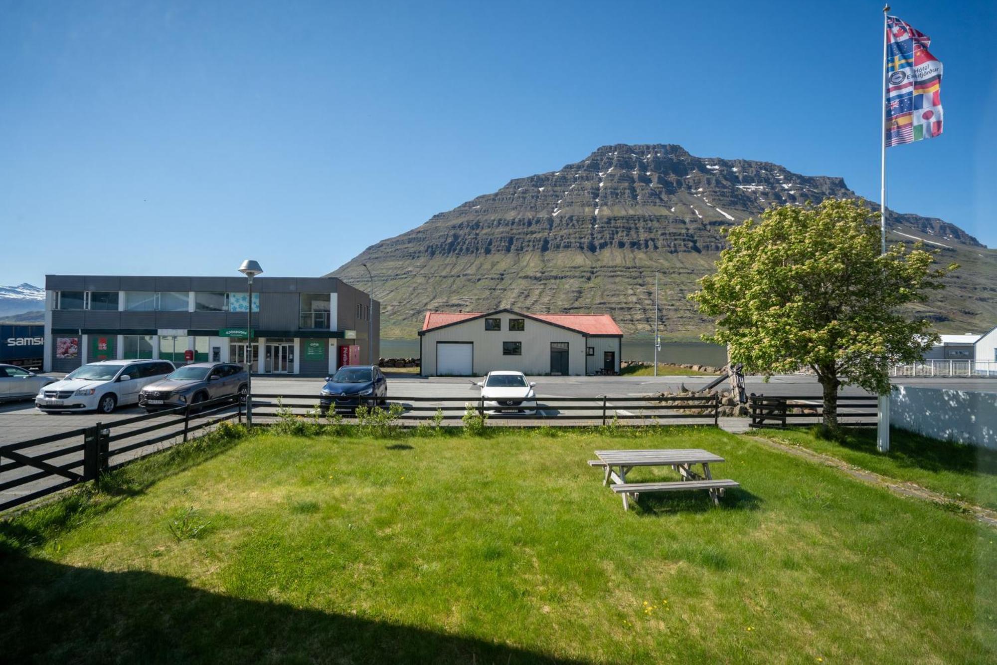 Hotel Eskifjörður Exteriör bild