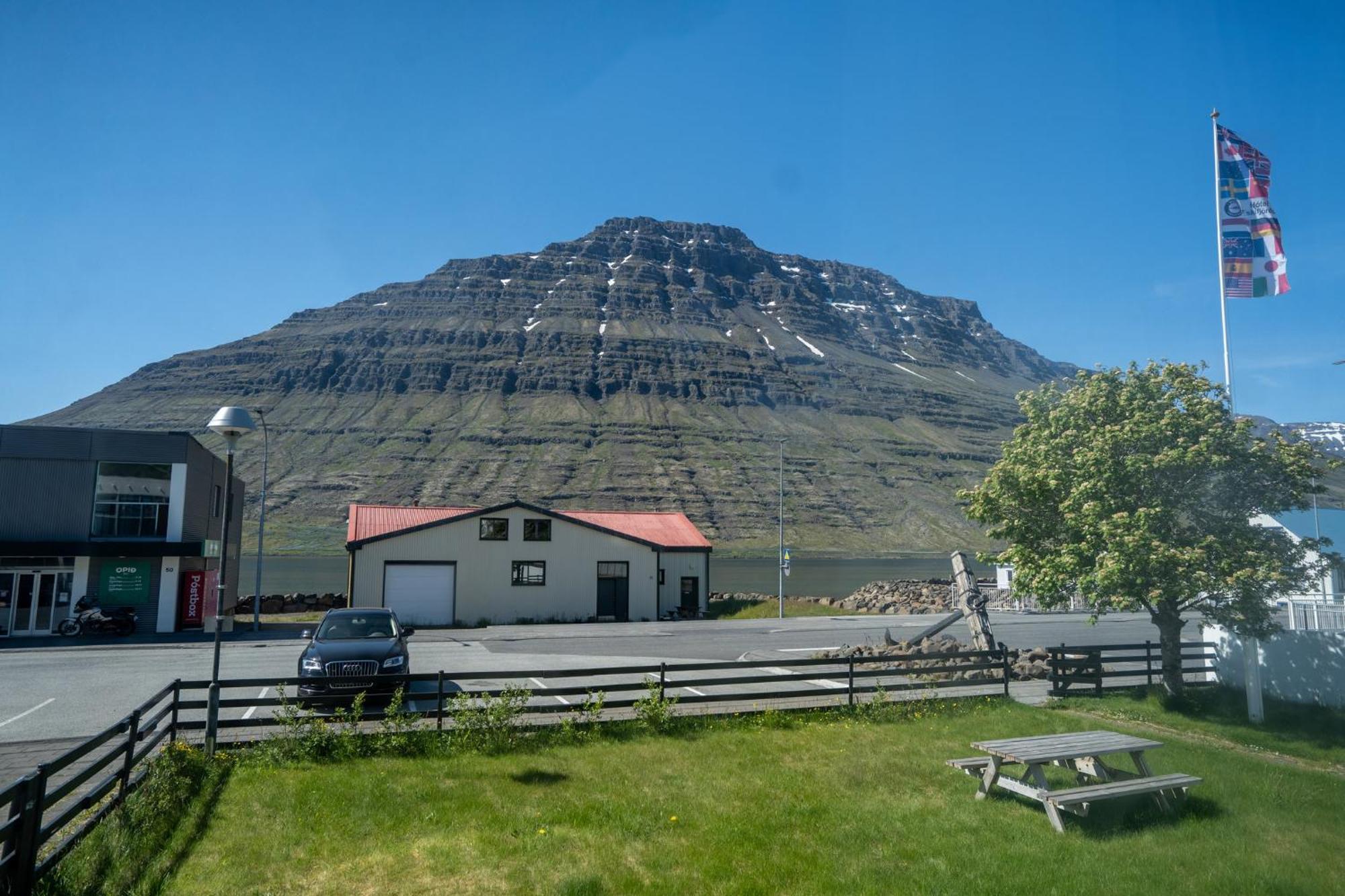 Hotel Eskifjörður Exteriör bild