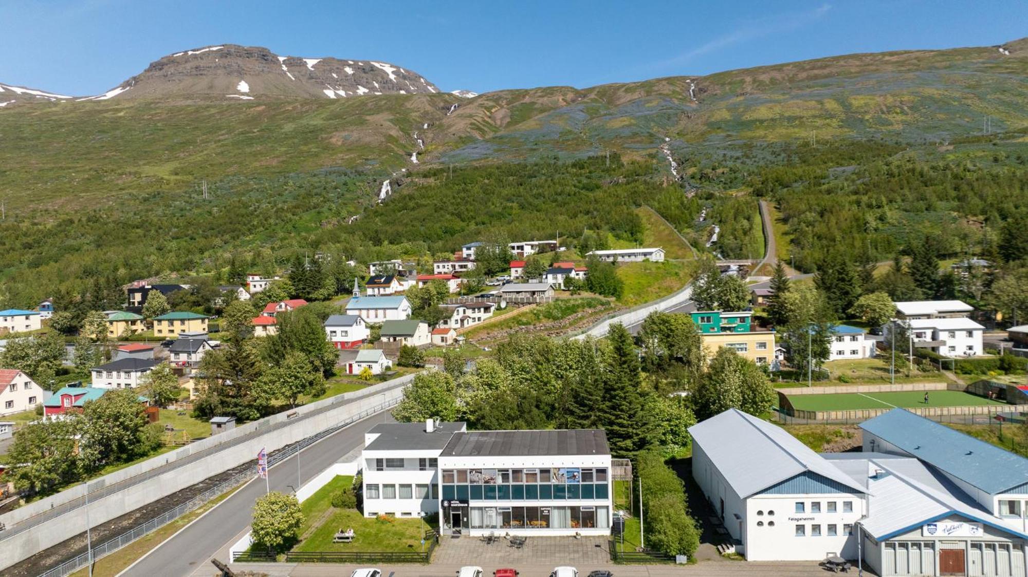 Hotel Eskifjörður Exteriör bild